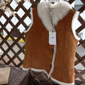 UGG toscana shearling vest L size with tag